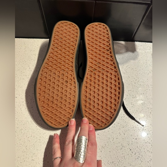(2)Vans•Uni-Sex (39) - Picture 6 of 11